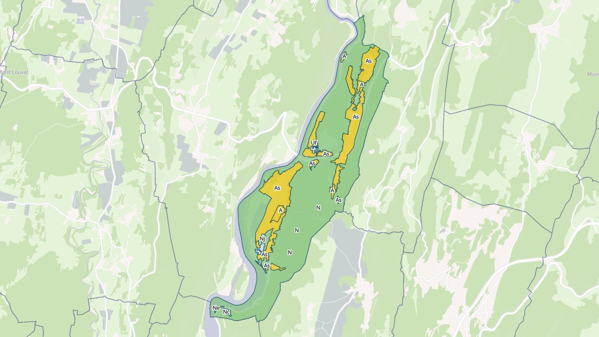 Aperçu cartographique de Serrières-sur-Ain, centré sur la commune