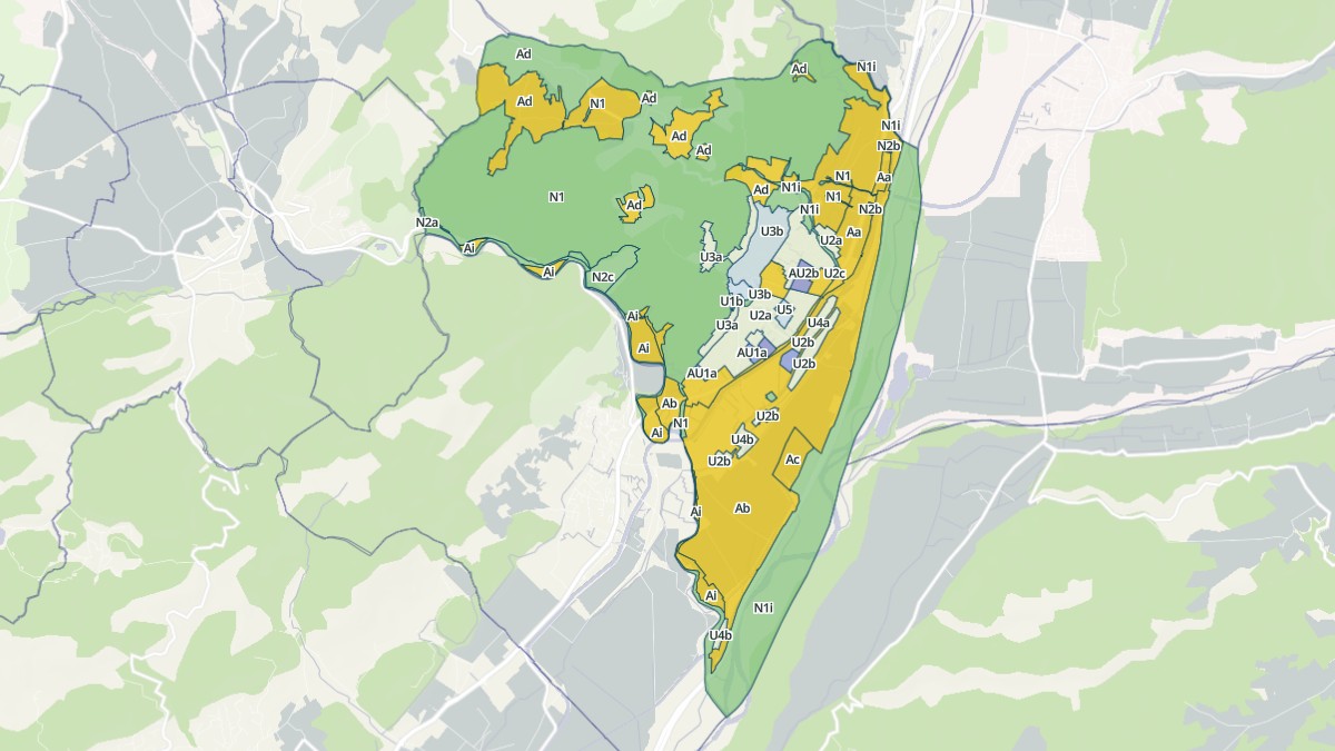 Aperçu cartographique de Villeneuve, centré sur la commune