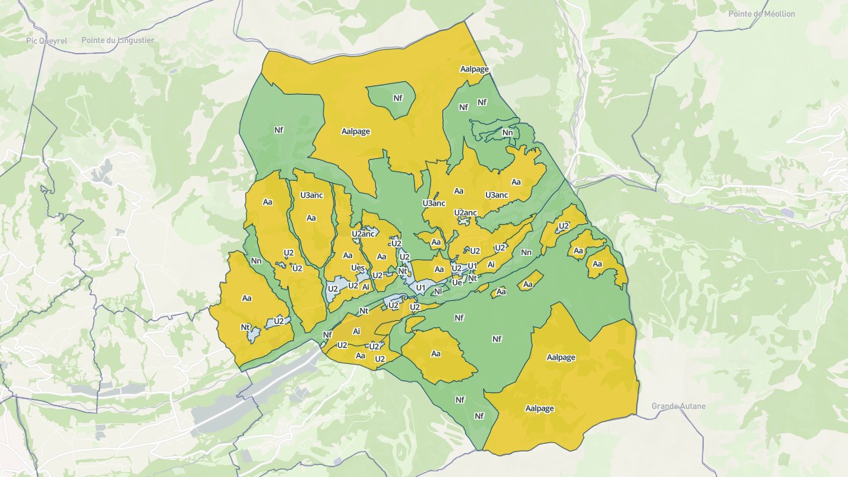 Aperçu cartographique de Saint-Jean-Saint-Nicolas, centré sur la commune