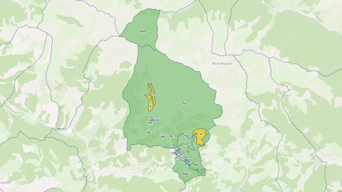 Aperçu cartographique de Péone, centré sur la commune