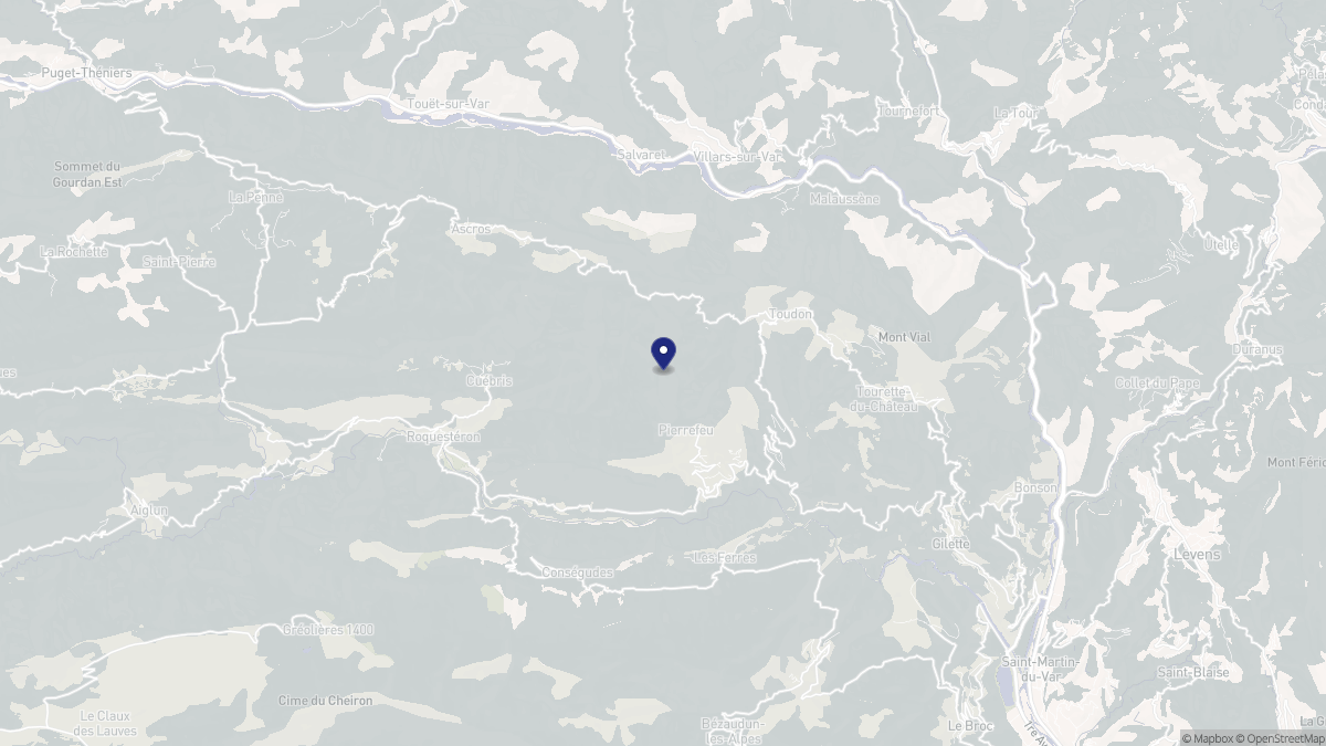 Aperçu cartographique de Pierrefeu, centré sur la commune