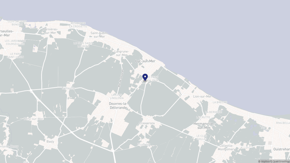 Aperçu cartographique de Luc-sur-Mer, centré sur la commune