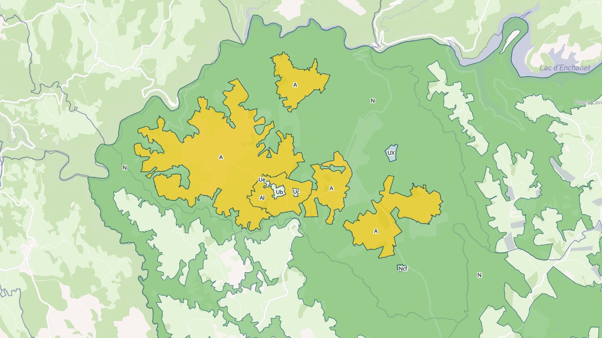 Aperçu cartographique de Cros-de-Montvert, centré sur la commune