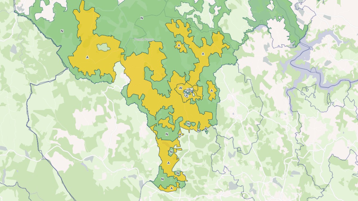 Aperçu cartographique de Glénat, centré sur la commune