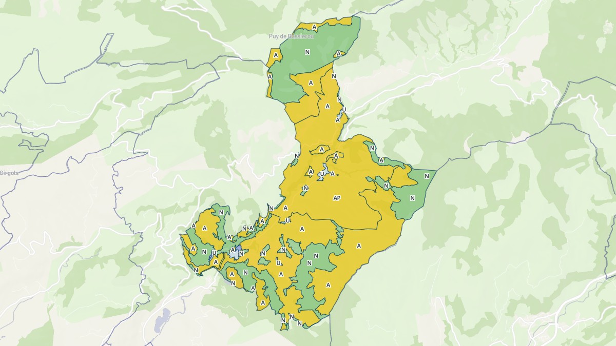 Aperçu cartographique de Saint-Cirgues-de-Jordanne, centré sur la commune