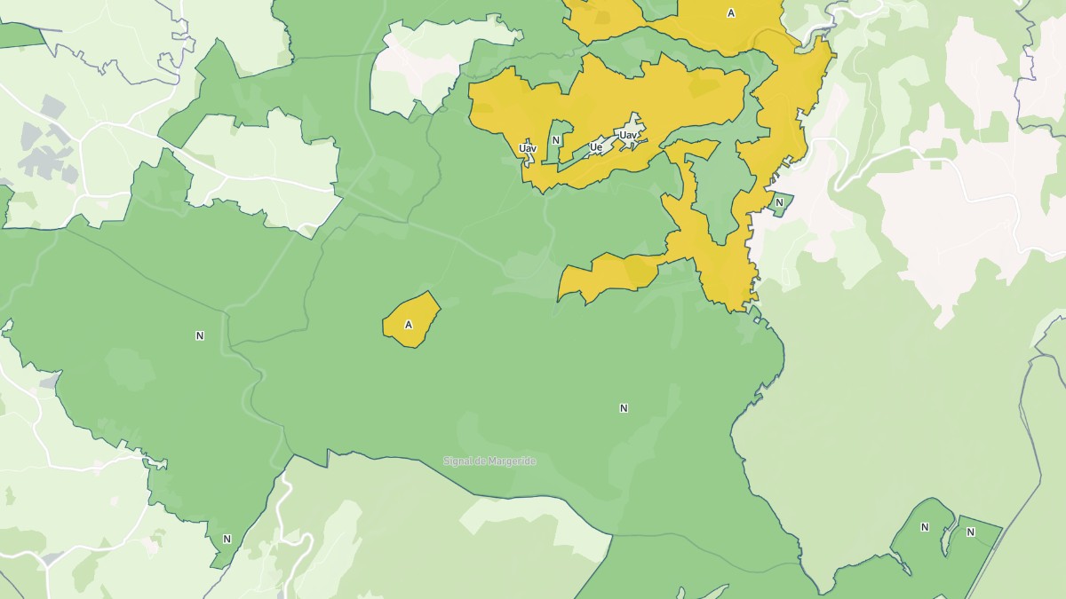 Aperçu cartographique de Védrines-Saint-Loup, centré sur la commune