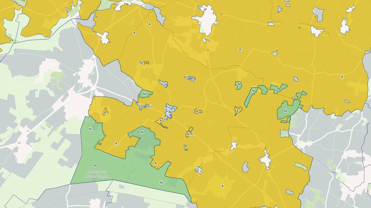 Aperçu cartographique de Genouillé, centré sur la commune