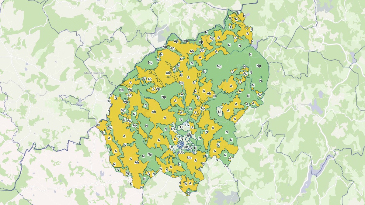 Aperçu cartographique de Chamberet, centré sur la commune