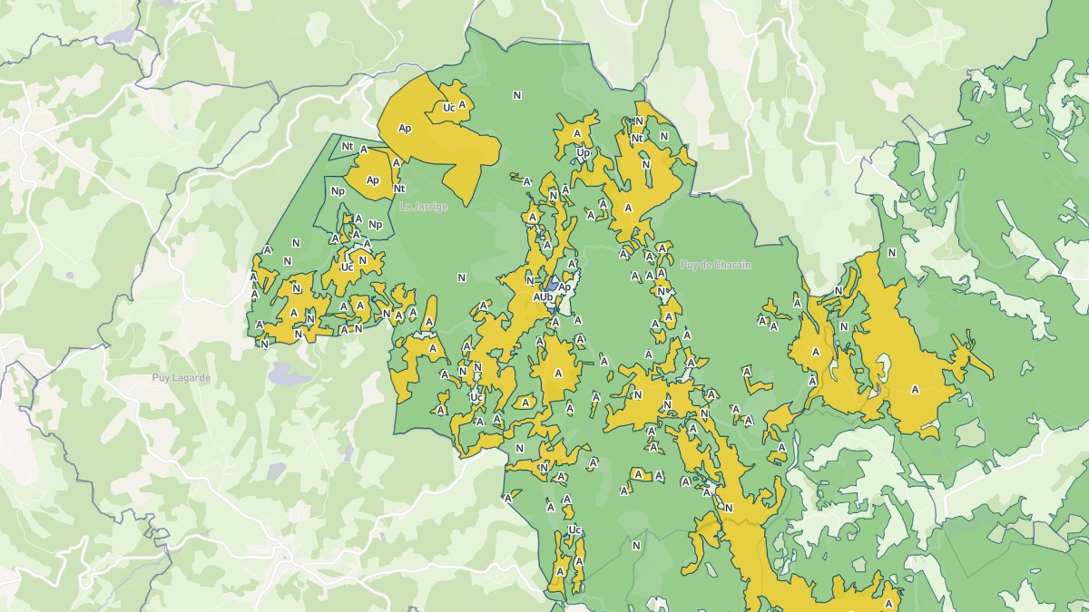 Aperçu cartographique de Chaumeil, centré sur la commune