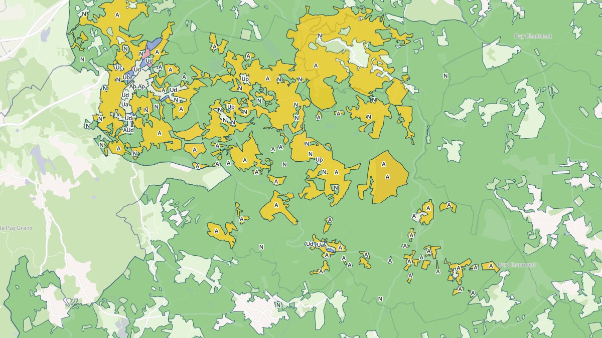 Aperçu cartographique de Montaignac-sur-Doustre, centré sur la commune