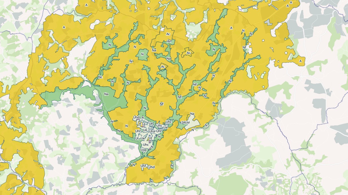 Aperçu cartographique de Callac, centré sur la commune