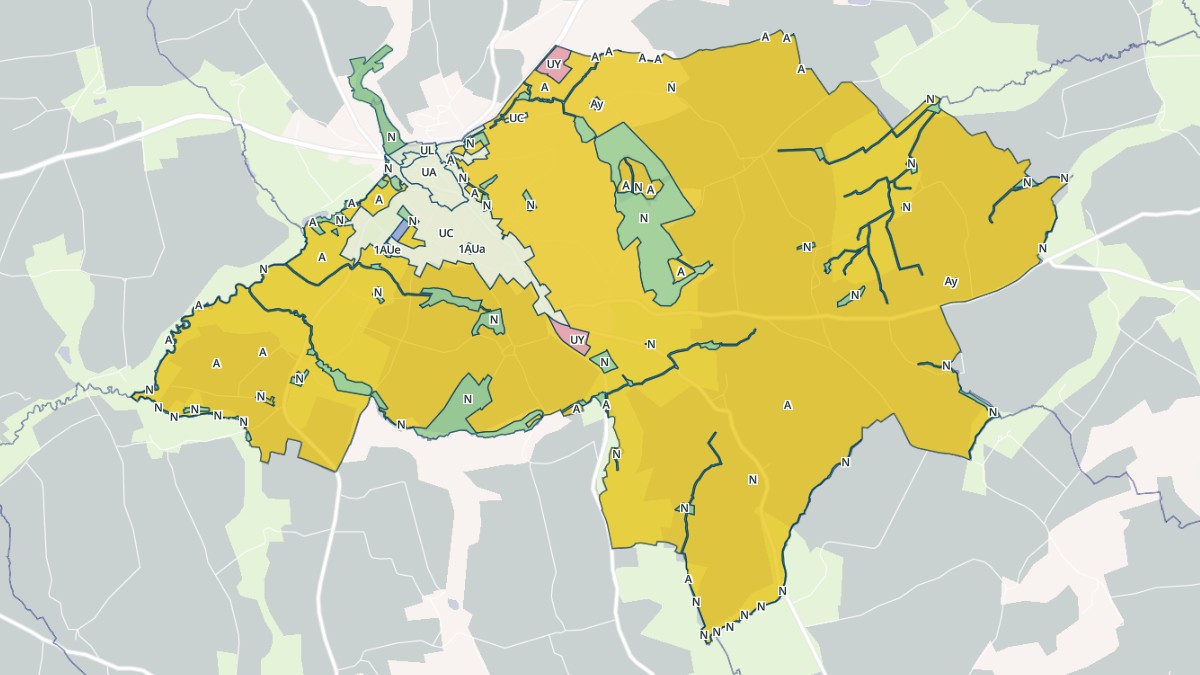 Aperçu cartographique de Corlay, centré sur la commune