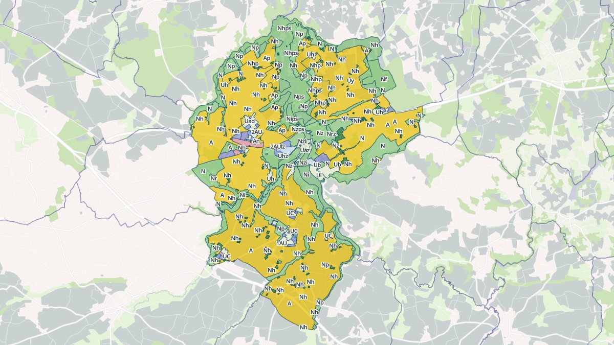 Aperçu cartographique de Jugon-les-Lacs, centré sur la commune