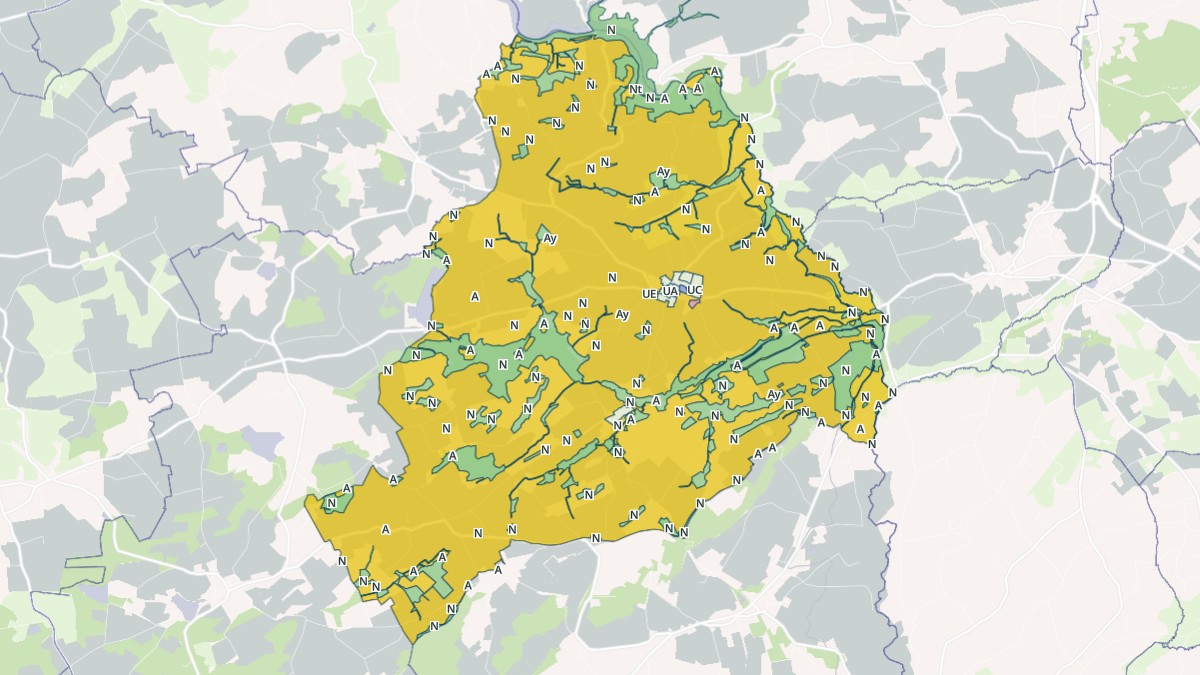 Aperçu cartographique de Merléac, centré sur la commune