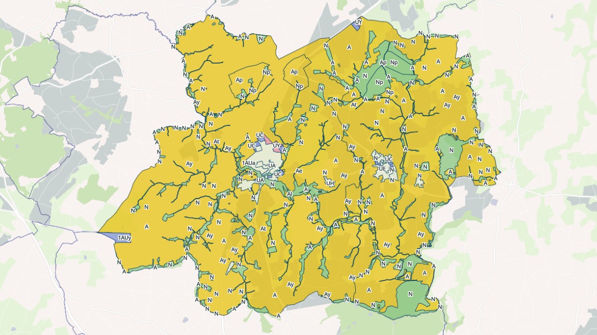 Aperçu cartographique de Plouguenast-Langast, centré sur la commune