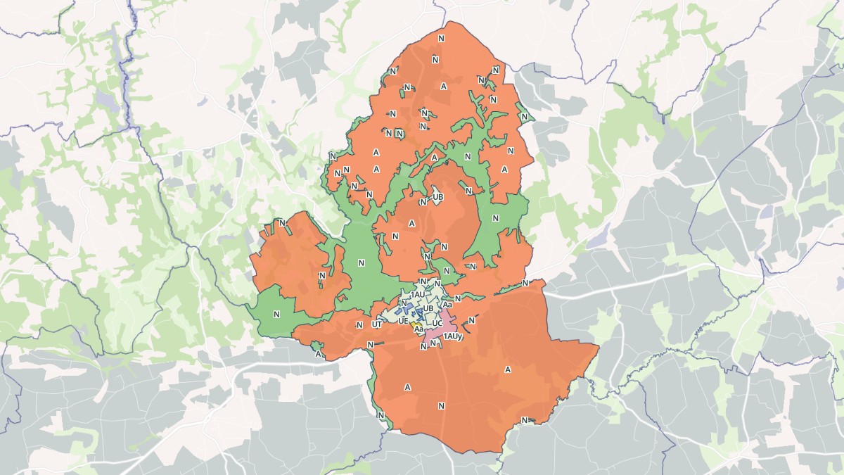 Aperçu cartographique de Saint-Nicolas-du-Pélem, centré sur la commune