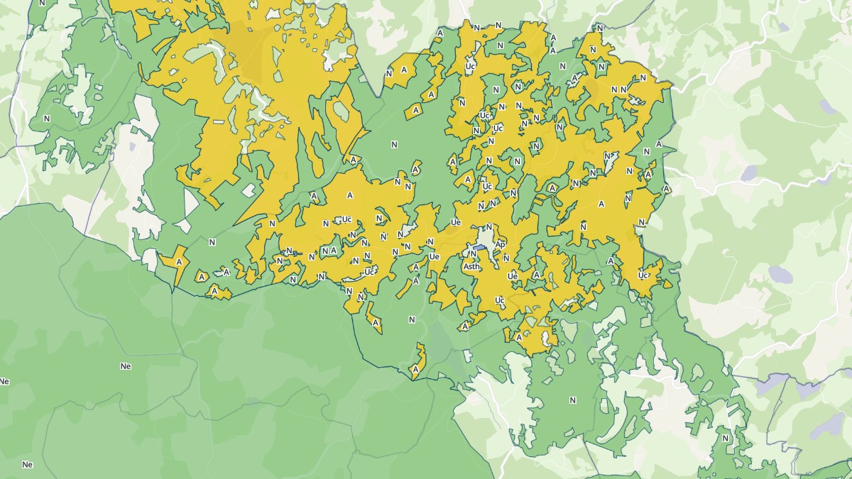 Aperçu cartographique de Magnat-l'Étrange, centré sur la commune