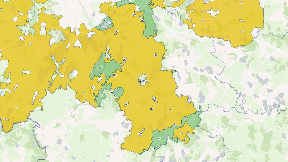 Aperçu cartographique de Saint-Priest-la-Feuille, centré sur la commune