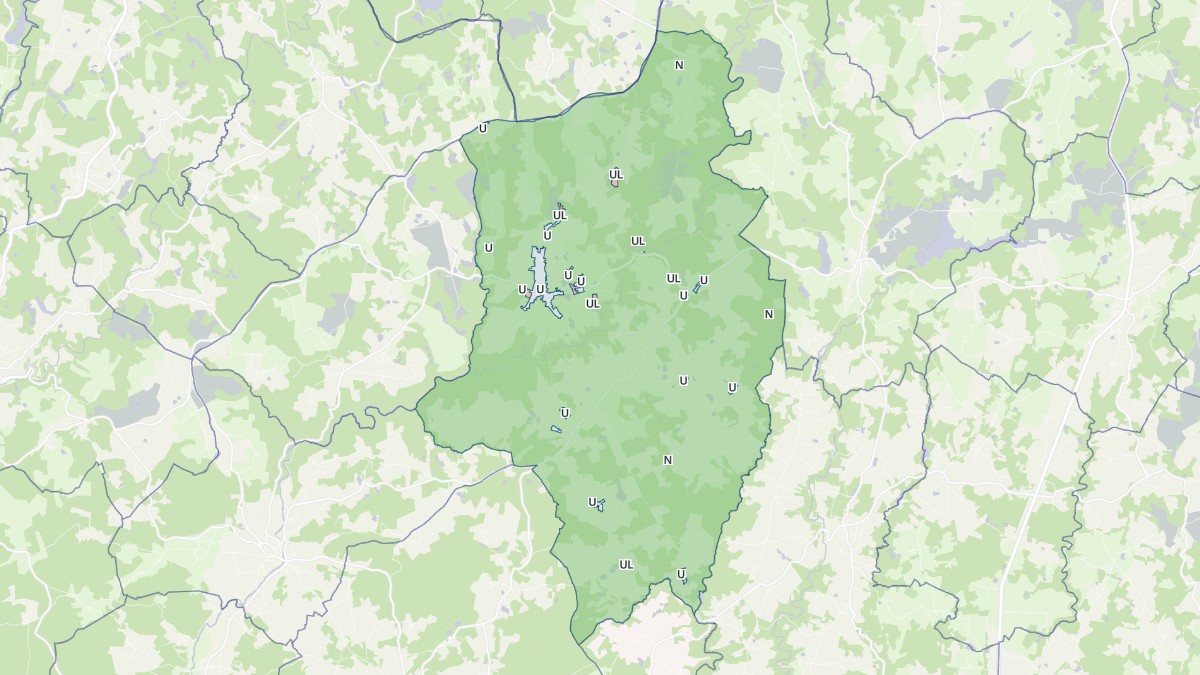 Aperçu cartographique de Saint-Saud-Lacoussière, centré sur la commune