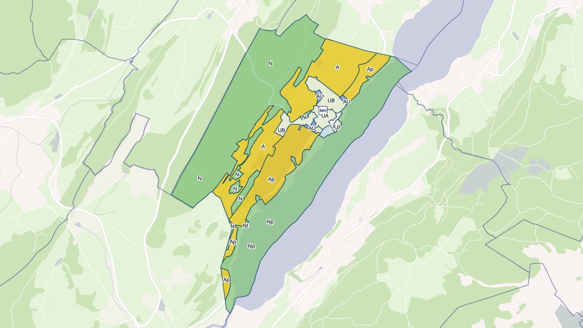 Aperçu cartographique de Saint-Point-Lac, centré sur la commune