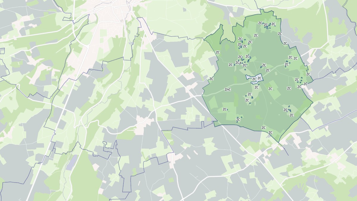 Aperçu cartographique de Treis-Sants-en-Ouche, centré sur la commune