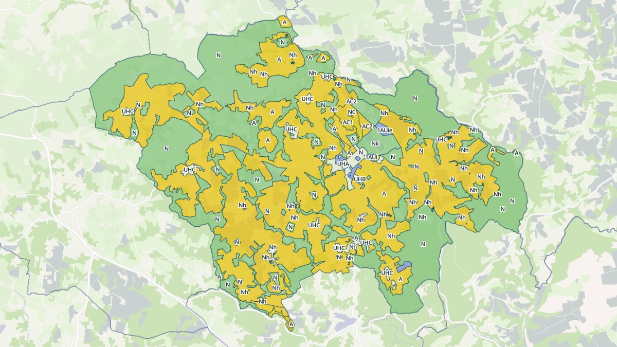 Aperçu cartographique de Berrien, centré sur la commune