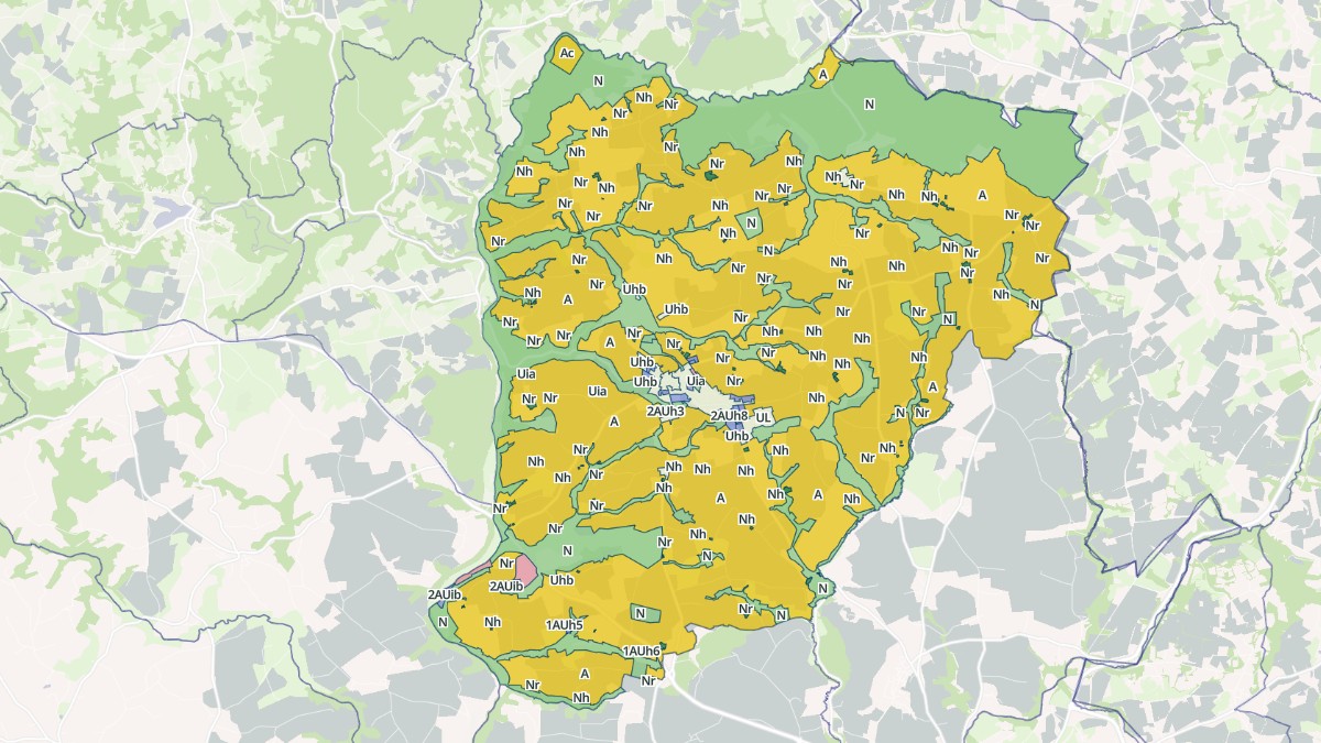 Aperçu cartographique de Poullaouen, centré sur la commune