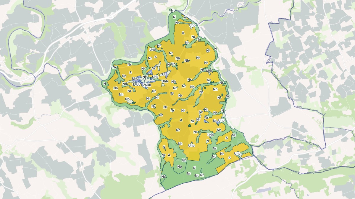 Aperçu cartographique de Saint-Hernin, centré sur la commune
