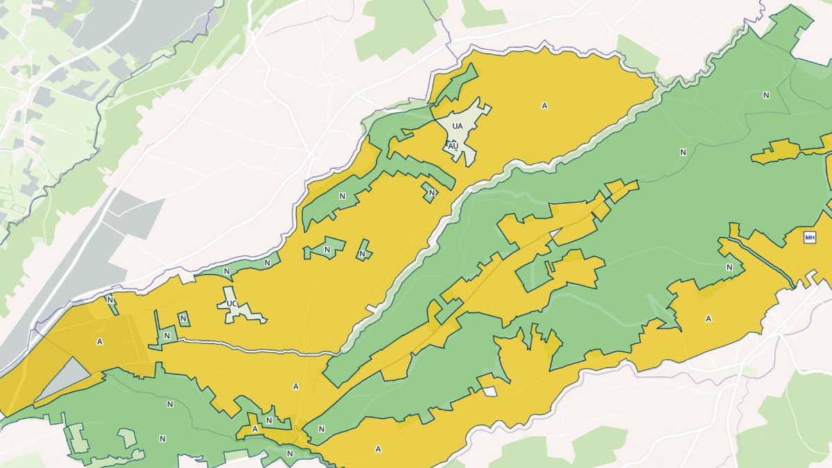 Aperçu cartographique de Cazaril-Tambourès, centré sur la commune
