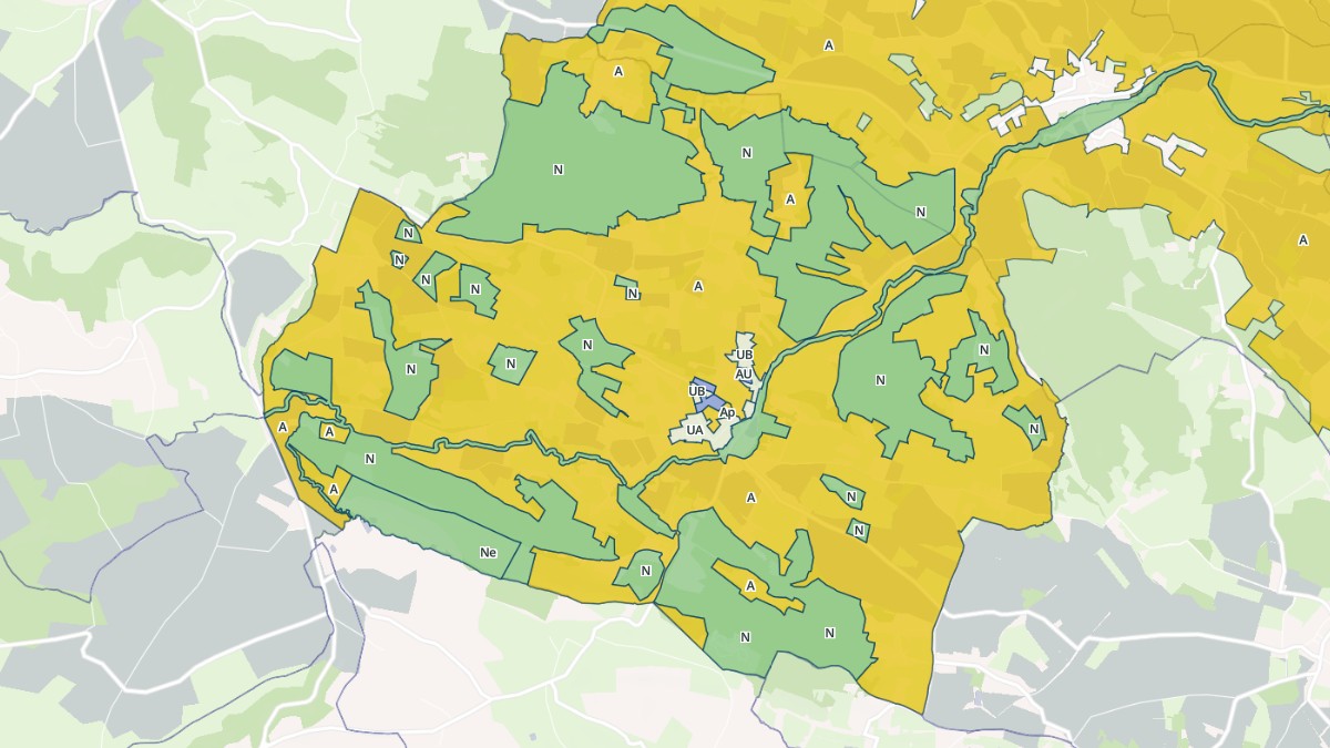 Aperçu cartographique de Latoue, centré sur la commune