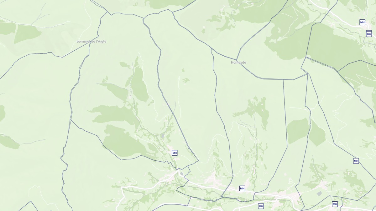 Aperçu cartographique de Poubeau, centré sur la commune