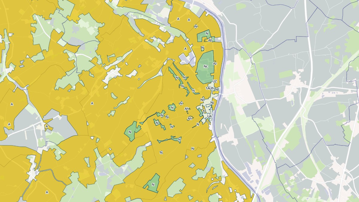 Aperçu cartographique de Marcilly-sur-Vienne, centré sur la commune