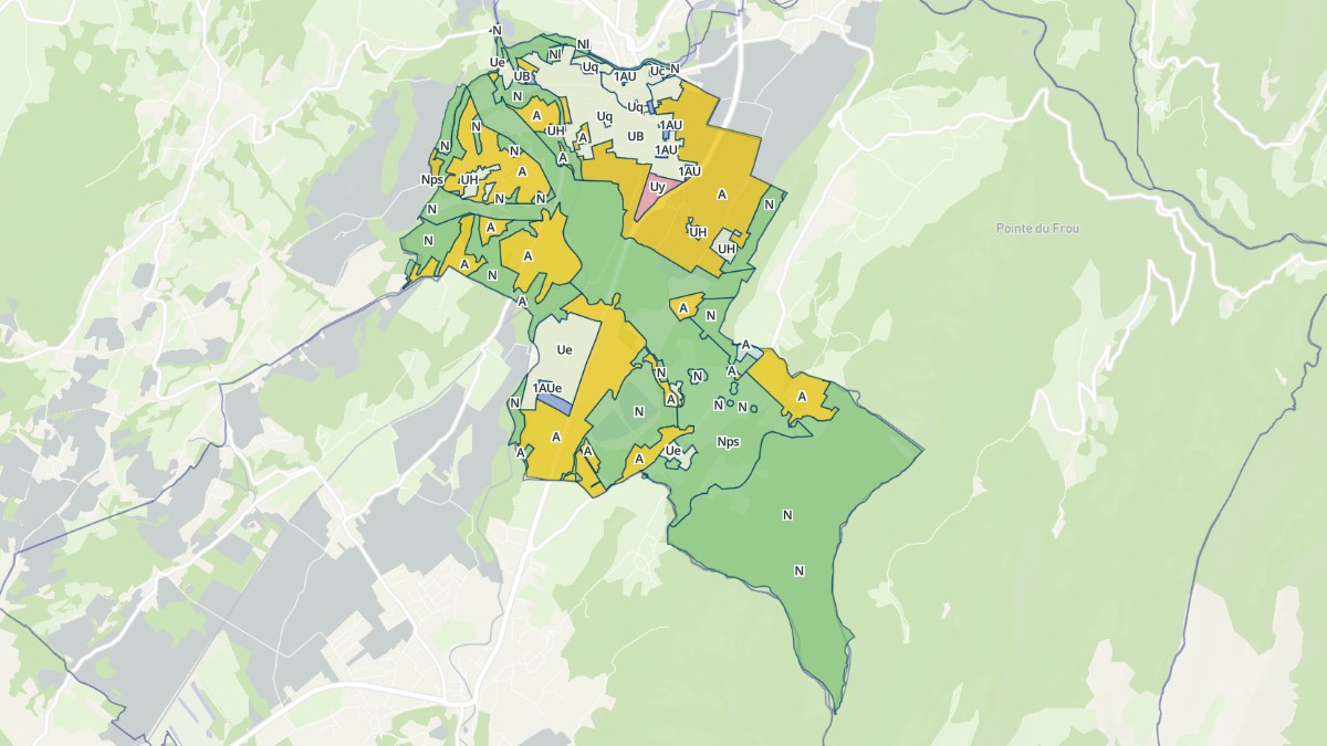 Aperçu cartographique de Entre-deux-Guiers, centré sur la commune