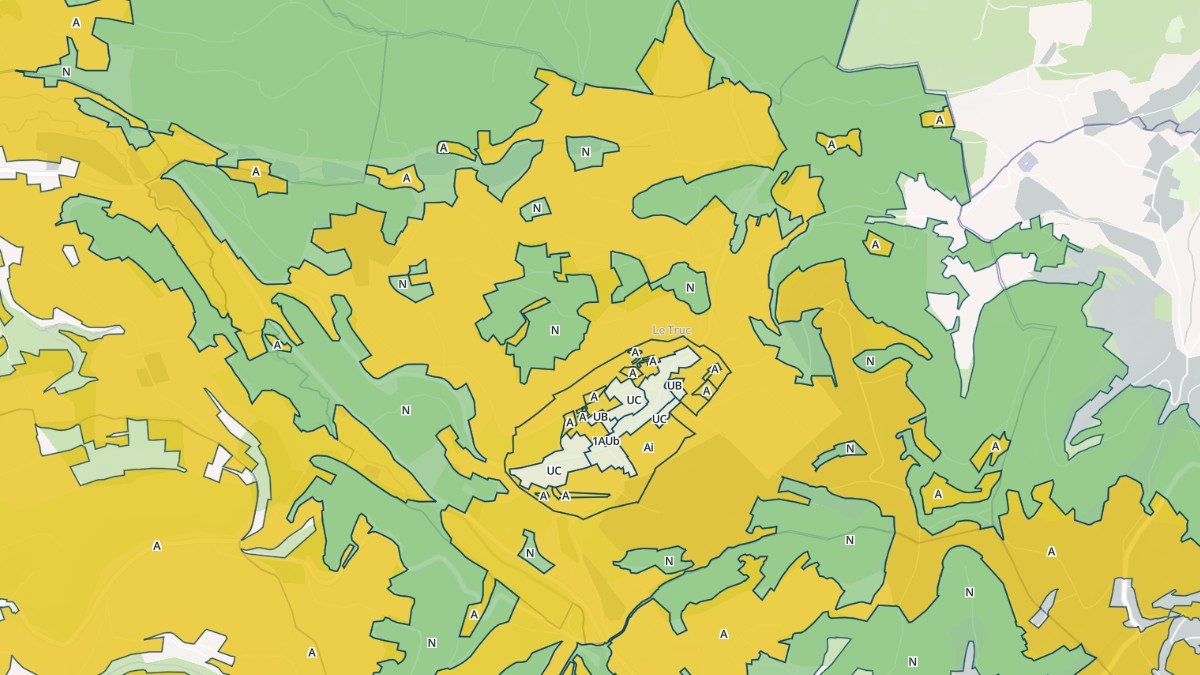 Aperçu cartographique de Plan, centré sur la commune