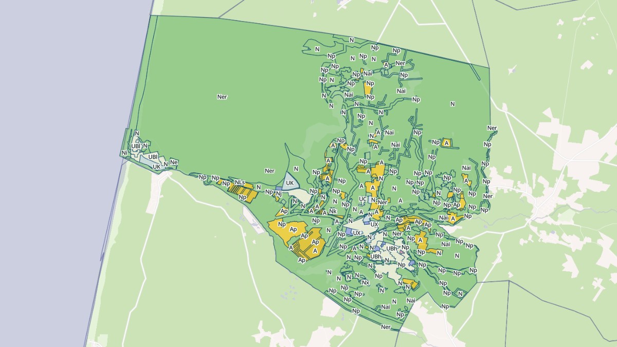 Aperçu cartographique de Saint-Julien-en-Born, centré sur la commune