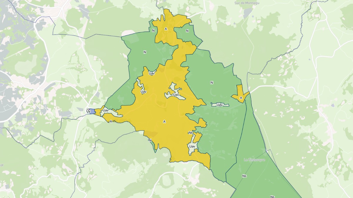 Aperçu cartographique de Queyrières, centré sur la commune