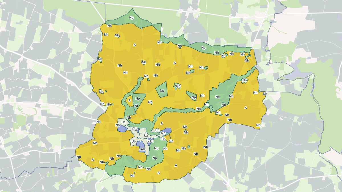 Aperçu cartographique de Saint-Julien-de-Vouvantes, centré sur la commune
