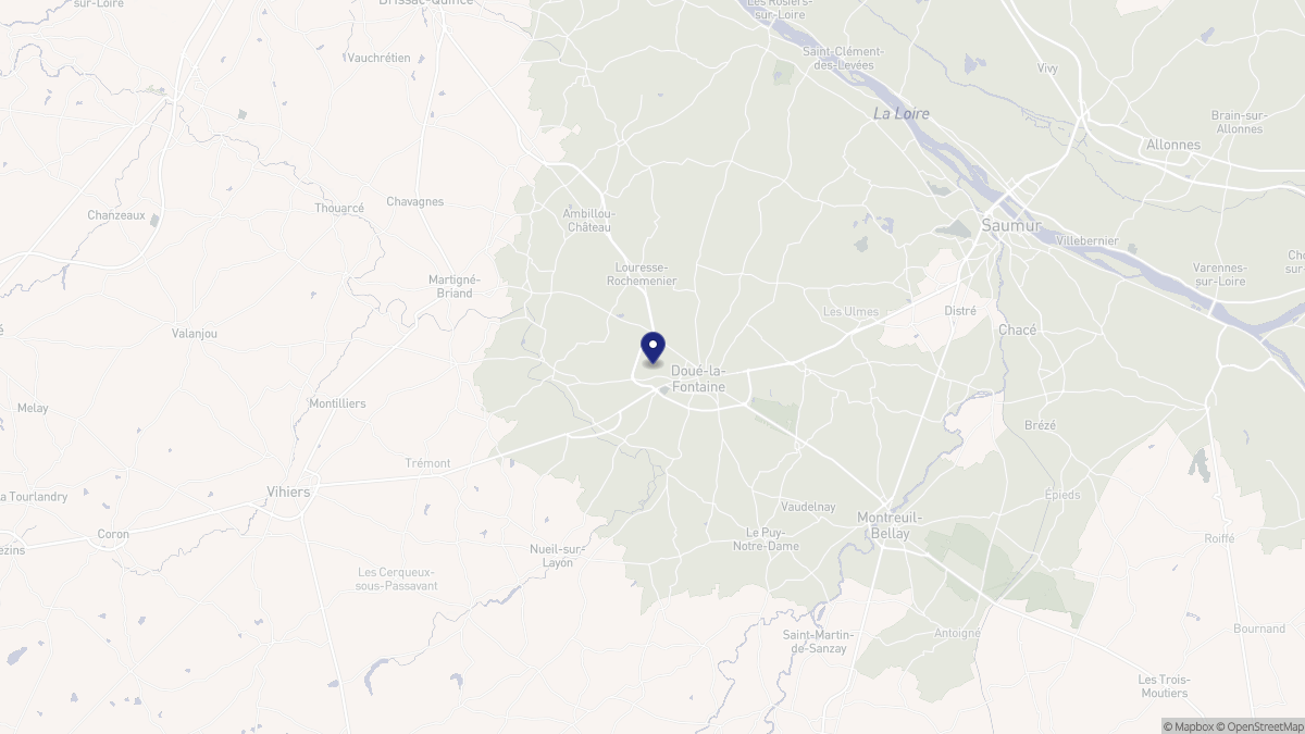 Aperçu cartographique de Doué-en-Anjou, centré sur la commune