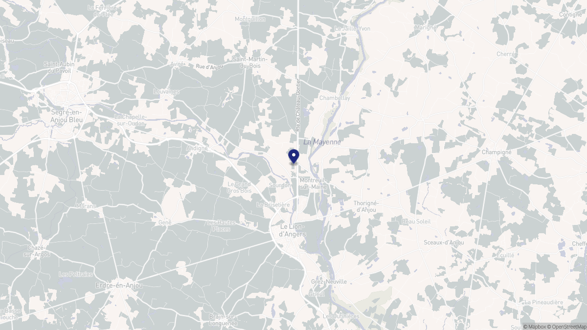 Aperçu cartographique de Montreuil-sur-Maine, centré sur la commune