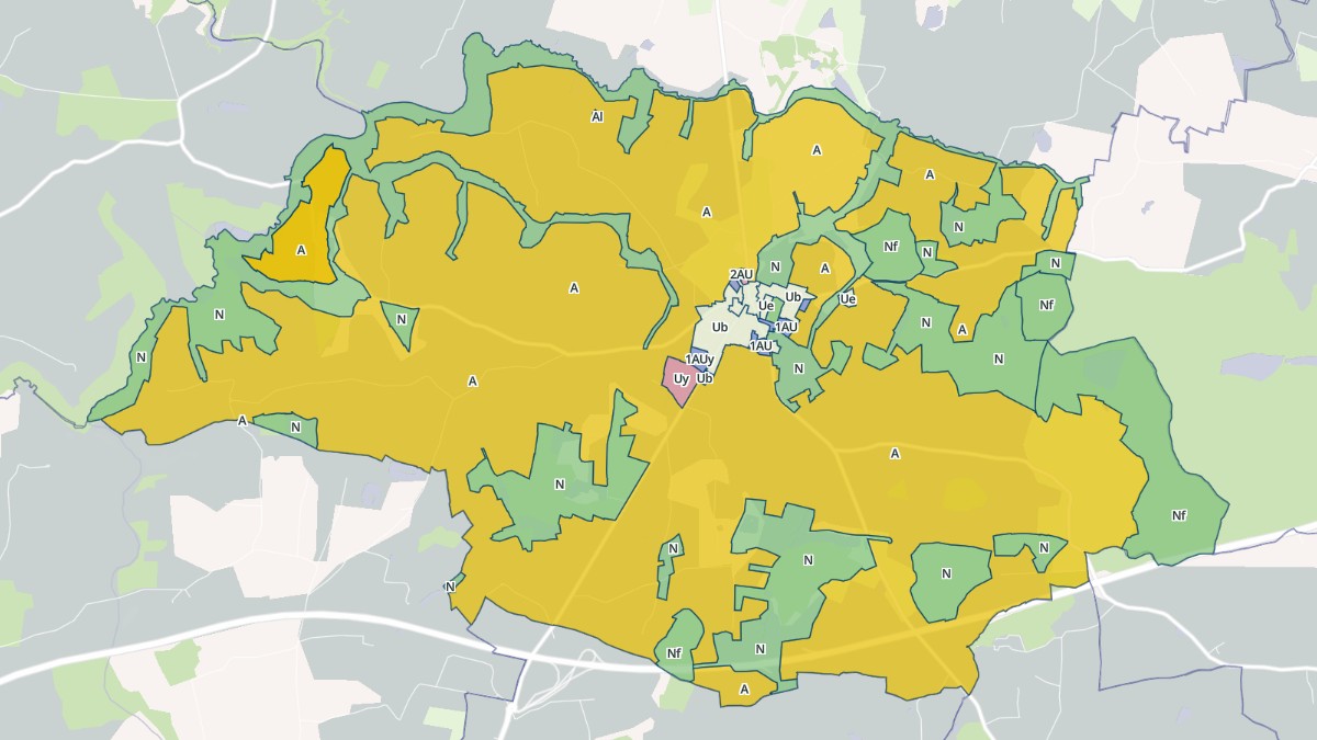 Aperçu cartographique de Saint-Augustin-des-Bois, centré sur la commune
