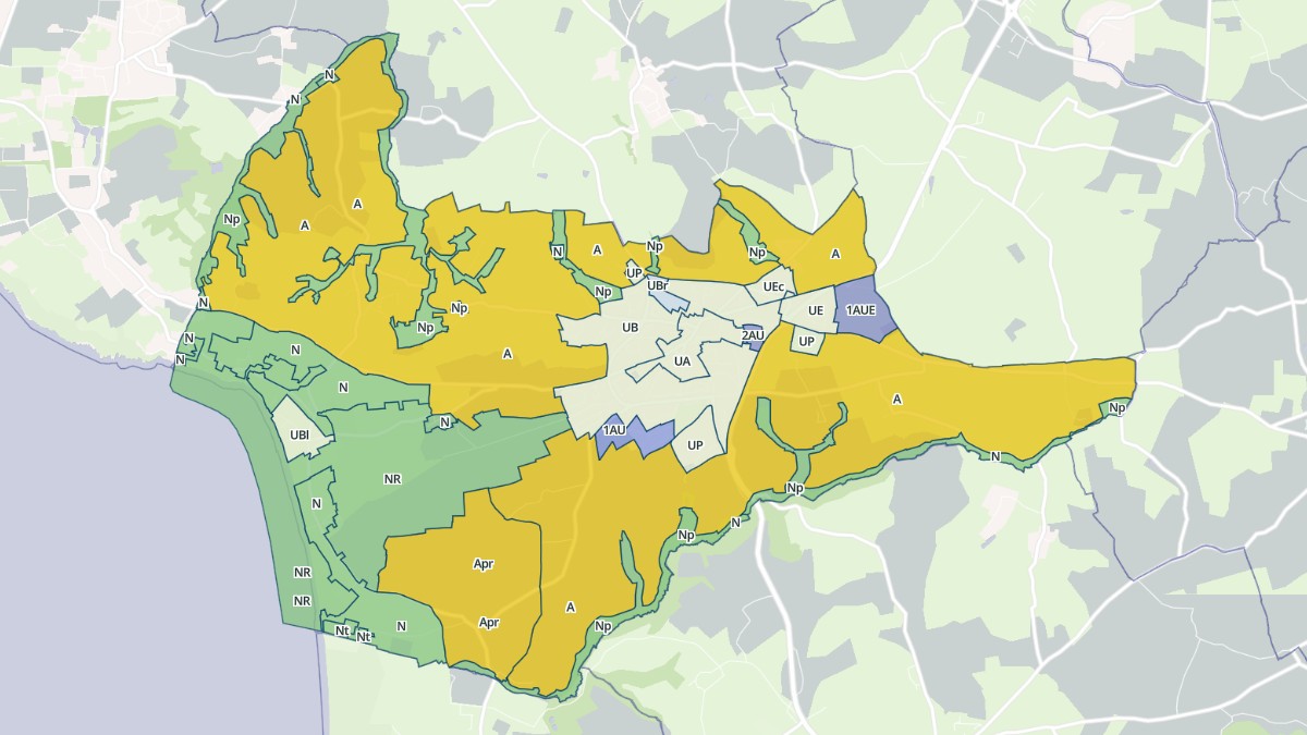 Aperçu cartographique de Les Pieux, centré sur la commune
