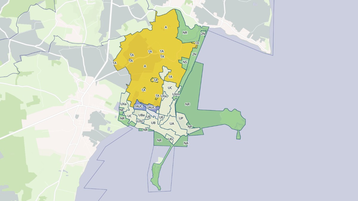 Aperçu cartographique de Saint-Vaast-la-Hougue, centré sur la commune