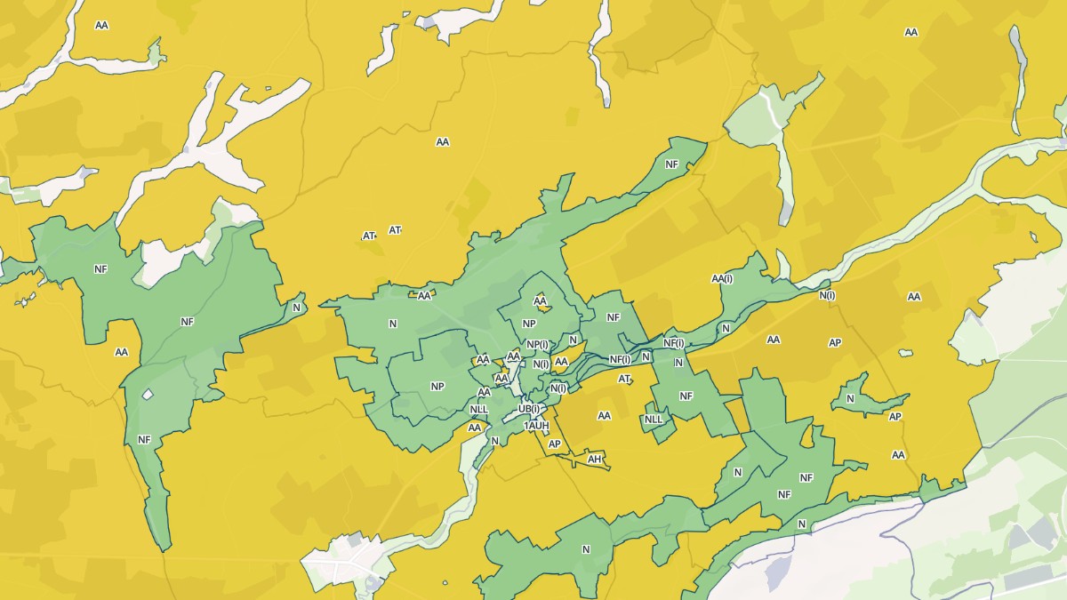 Aperçu cartographique de Saint-Georges-sur-Erve, centré sur la commune