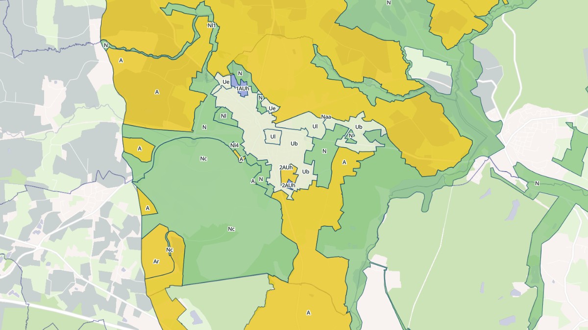 Aperçu cartographique de Saint-Pierre-la-Cour, centré sur la commune