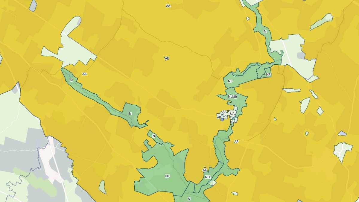 Aperçu cartographique de Saint-Pierre-sur-Erve, centré sur la commune