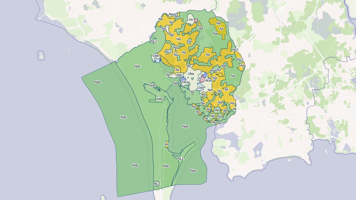 Aperçu cartographique de Plouharnel, centré sur la commune