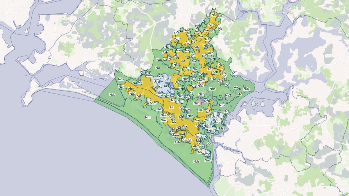 Aperçu cartographique de Plouhinec, centré sur la commune