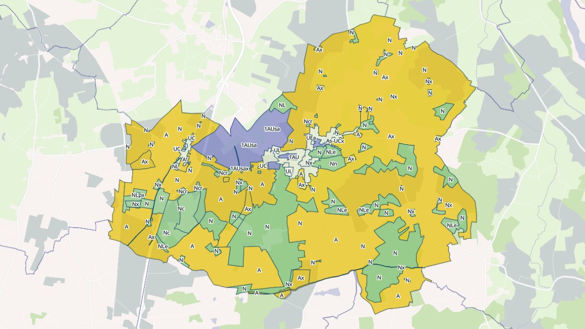 Aperçu cartographique de Saint-Parize-le-Châtel, centré sur la commune