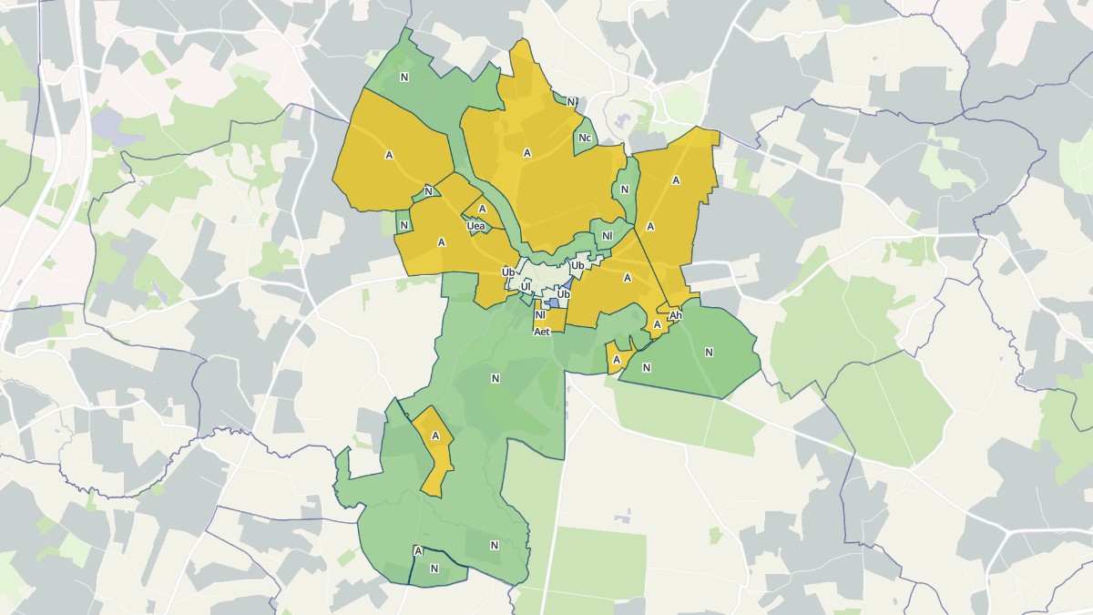 Aperçu cartographique de Essay, centré sur la commune