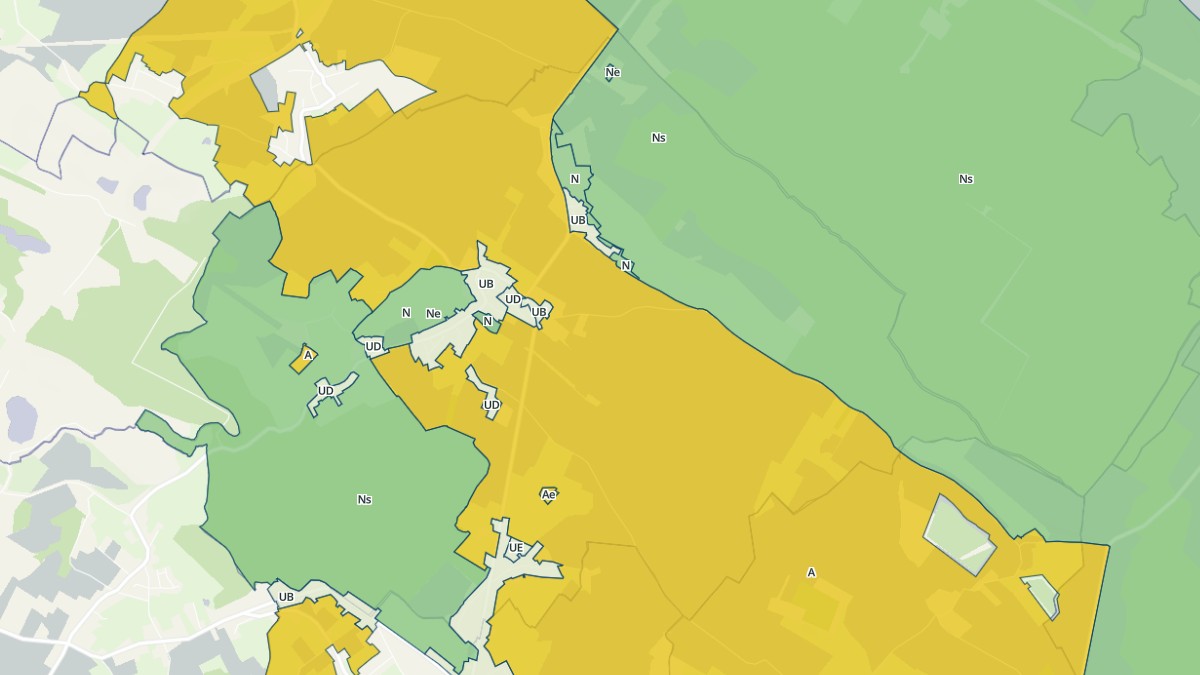 Aperçu cartographique de Fiennes, centré sur la commune
